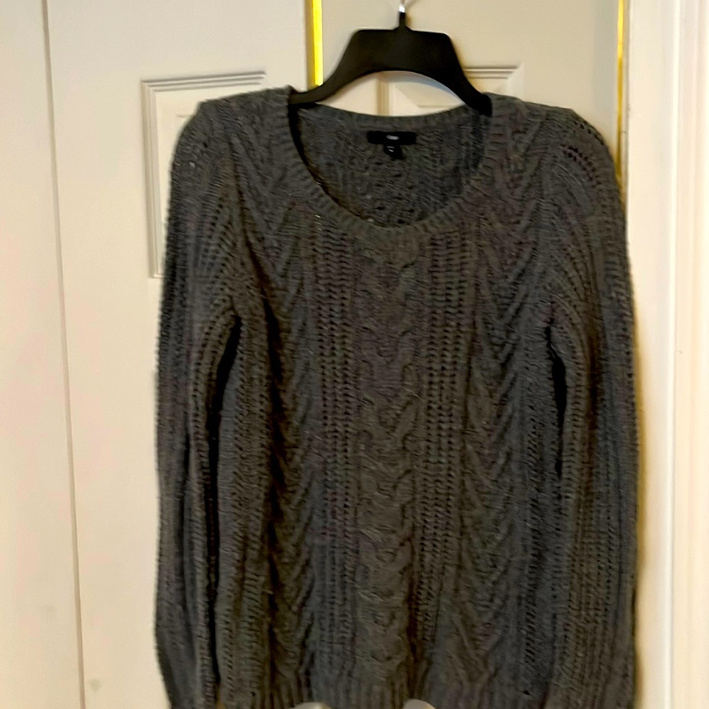 Gap sweater